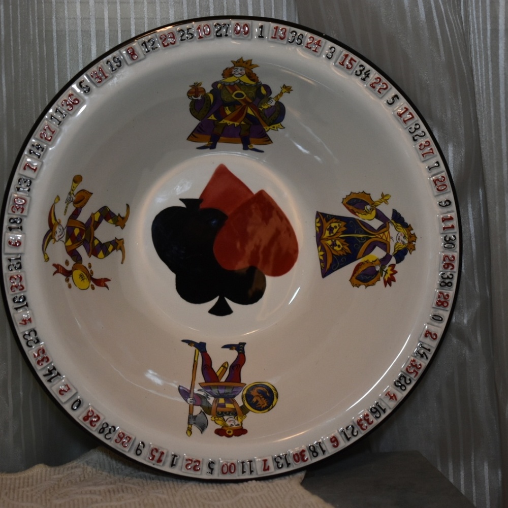 Roulette card suits bowl